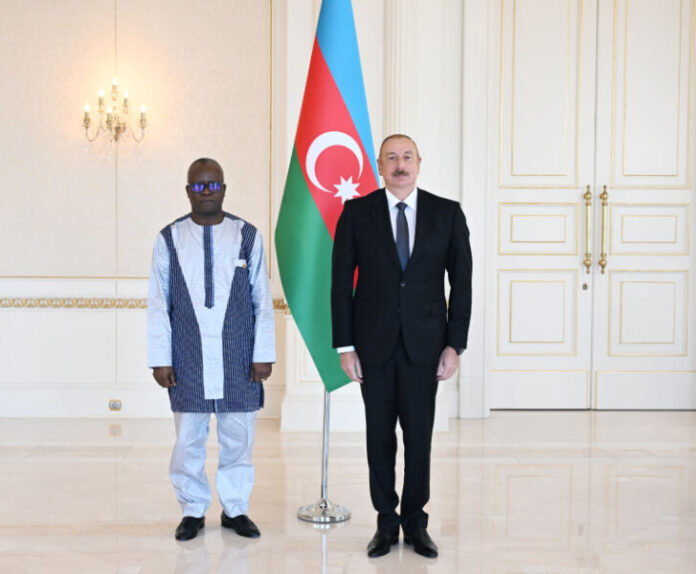 Azərbaycan Respublikasının Prezidenti İlham Əliyev avqustun 5-də Burkina Fasonun ölkəmizdə yeni təyin olunmuş fövqəladə və səlahiyyətli səfiri Vinta Somenin etimadnaməsini qəbul edib