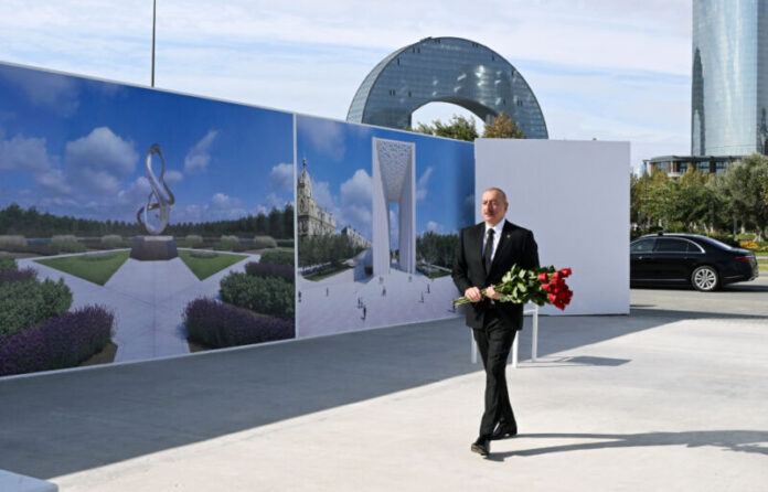 Prezident İlham Əliyev Zəfər parkında