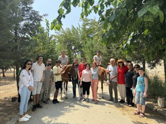 “Yurdum” sosial eko-kənd layihəsinin iştirakçıları Cıdır Atçılıq Mərkəzində