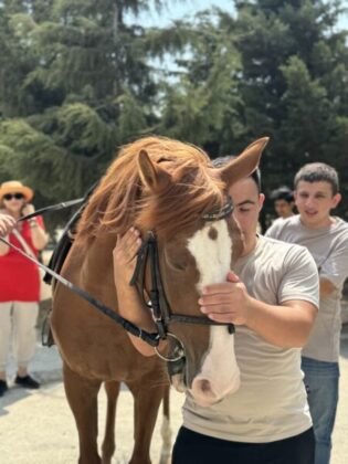 “Yurdum” sosial eko-kənd layihəsinin iştirakçıları Cıdır Atçılıq Mərkəzində